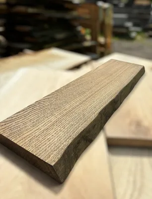 Zdjęcie produktu dla Półka z litego dębu z naturalną krawędzią / krawędzią drzewa 70x20x2,5cm, palisander, półka dębowa, drewniana półka ścienna z mocowaniem