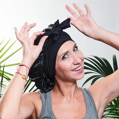 Zdjęcie produktu dla Satynowy czepek wiązany BONNET Yeye Czarny