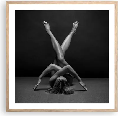Produktbild von Gerahmtes Poster - Rahmen in heller Eiche - Frau Gymnastik Yoga - 60x60 cm - Wand Bild - Wanddeko - Wandbilder - Kunstposter - Wandposter - Bilderrahmen - Bilder - Kunstdruck - P2NAC60x60-4957
