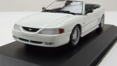 Produktbild von Maxichamps 940085631 Ford Mustang Cabrio 1994 weiß 1:43