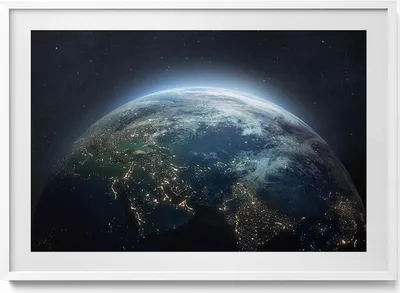Produktbild von Blick auf die Erde aus dem Weltraum– Wandbild mit Rahmen – Gerahmtes Bild  – Wanddekoration – 100x70 cm –  Weiß Rahmen