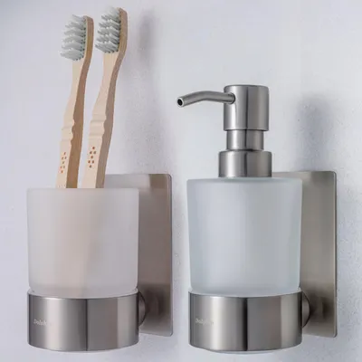 Produktbild von Dolvhin Seifenspender und Zahnputzbecher Set ohne Bohren | 250ml Milchglas Handseifenspender & Zahnbecher | Edelstahl Wandhalterung | Silber Grau