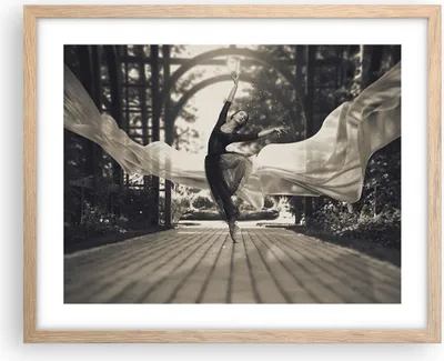 Produktbild von Gerahmtes Poster - Rahmen in heller Eiche - Ballerina Tanz Luft - 50x40 cm - Wand Bild - Wanddeko - Wandbilder - Kunstposter - Wandposter - Bilderrahmen - Bilder - Kunstdruck - P2NAA50x40-4945