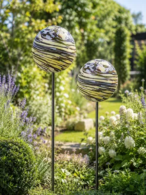 Produktbild von 2er Set Glas Gartenkugeln auf Metallstab handgefertigt Gartenstecker Gartendeko