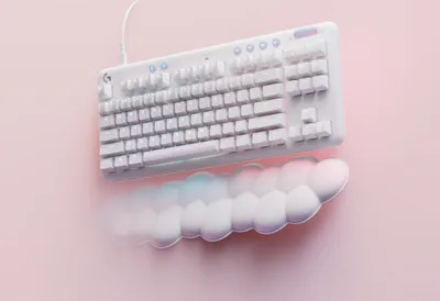 Image de Logitech G G713 - Clavier - sans les dixièmes - rétroéclairé - USB - QWERTY - US International - Commutateur de touches : linéaire - blanc
