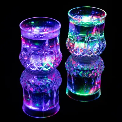 Produktbild von 4er Set bunte LED Trinkgläser mit Farbwechsellicht 210ml Partybecher