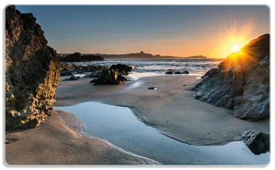 Produktbild von Wallario Frühstücksbrettchen aus Glas, je 14 x 23 cm, mit rutschfesten Füßen, Motiv Sonnenuntergang hinter einem Felsen am Strand