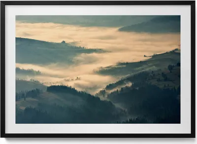 Produktbild von Berglandschaft mit Wäldern im Nebel– Wandbild mit Rahmen – Gerahmtes Bild  – Wanddekoration – 100x70 cm –  Schwarz Rahmen