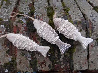Produktbild von Dekohänger 3 Fische z. Hängen Holz massiv Maritime Deko Meer Handarbeit