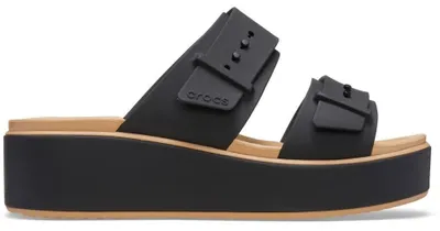 Produktbild von Crocs Brooklyn Buckle Low Wedge Sandale, Schwarz/Cashew, Damen, EU 39-40