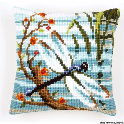 Produktbild von Kissen mit Kreuzstichmuster von Vervaco, "Libelle", mit aufgesticktem Motiv