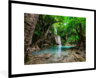 Produktbild von MuchoWow® Gerahmtes Poster Dschungel - Wasserfall - Pflanzen - Wasser - Natur 90x60 cm - Poster mit Schwarzem Bilderrahmen Wandposter Rahmen Foto Bilder - Wanddekoration - Fotos