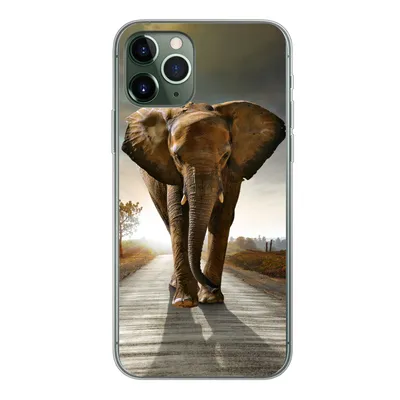 Produktbild von MuchoWow® Handyhülle Schutzhülle Hülle für iPhone 11 Pro Elefant - Straße - Tiere - Sonnenuntergang - Landschaft Silikon Softcase Handy Hülle - Handy