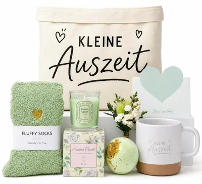 Immagine prodotto di Set regalo per donne, confezione benessere: idea regalo per la spa. Include: borsa in cotone color lavanda, calzini, candela profumata, tazza, bomba da bagno, fiori secchi