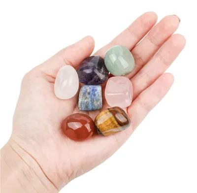 Produktbild von Set aus 7 heilenden Kristallen - Chakra-Steine und Sorgensteine für Meditation und Reiki - 7 Stück