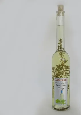 Produktbild von Zitronenthymian-Weißwein-Essig mit 3% frischem Zitronenthymian 500ml