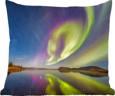 Produktbild von MuchoWow® Zierkissen Sofakissen Wohnzimmer Dekokissen 40x40 cm Nordlichter - Schweden - Lila - Wasser - Grün - Foto Kissen - Schlafzimmer Dekoration