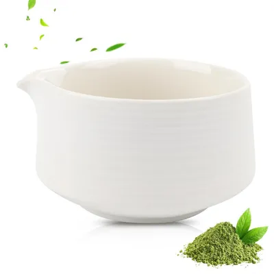 Obrázok produktu pre Šálka na matcha čaj s výlevkou, vyrobená z porcelánu, objem 560 ml, vhodná na prípravu matcha latte