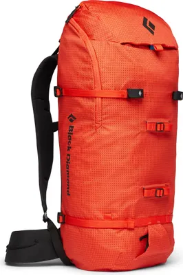 Der Speed Zip 33 Rucksack von Black Diamond in leuchtendem Orange; ideal für Klettern; mit mehreren Schnallen und robustem Material.
