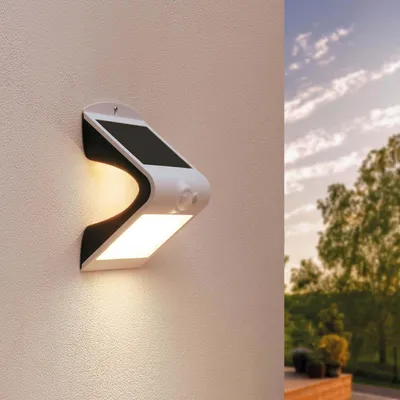 Produktbild von Ledvion - Moderne Solar LED Wandlampe, 1.5W, 3000K, IP65, Weiß, 220 Lumen, Mit Bewegungssensor, Solarenergie, Energieeffizient & Wetterbeständig