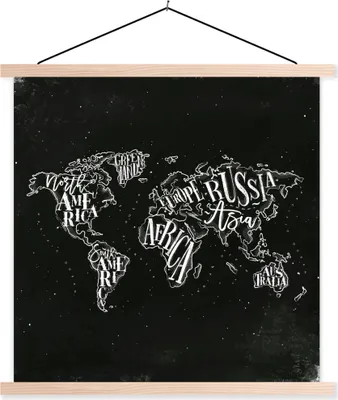 Produktbild von MuchoWow® Textilposter Weltkarte - Schwarz - Weiß - Sternenhimmel 40x40 cm mit holzfarbenen Rahmen - Posterleiste
