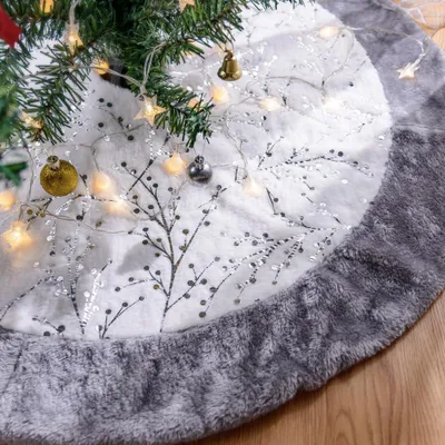 Produktbild von Weihnachtsbaum Decke Christbaumdecke 90 cm, Gro? Kunstfell Zweig Tannenbaum Decke Unterlage Teppich, Weihnachtsbaumdecke fš¹r Christbaumschmuck Weihnachtsdeko (Silber, 90 cm)