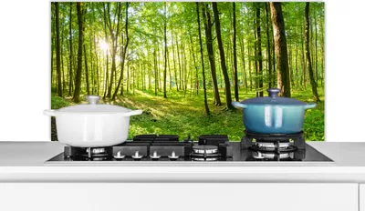 Produktbild von KitchenYeah® Spritzschutz Küche - Küchenrückwand - Wandschutz für Herd und Spüle - Natur - Bäume - Wald - Grün - Sonnenlicht 100x50 - Alu-Dibond (Alternative zum Spritzschutz aus Glas) - Hitzebeständ