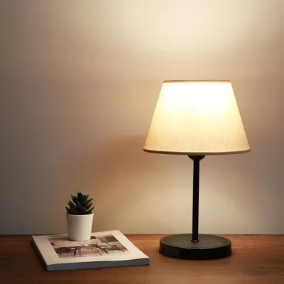 Produktbild von Opviq, Hochwertige Tischlampe aus 100% Metall, Beige und Schwarz, 36 cm hoch, 22 x 14 cm Schirm, 150 cm Kabel, E27 Fassung, Max 40 W | Elegantes Design für jedes Zuhause.