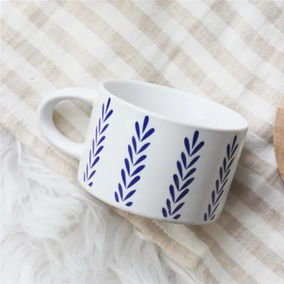 Obrázek produktu pro Bílý hrneček s modrým folklorním dekorem