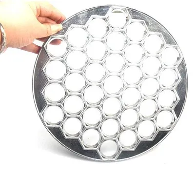Imagen del producto de Máquina para hacer ravioles, con 37 agujeros