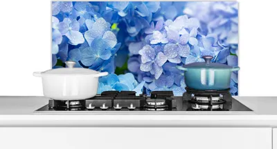 Produktbild von KitchenYeah® Spritzschutz Küche - Küchenrückwand - Wandschutz für Herd und Spüle - Hortensie - Wassertropfen - Floral - Botanisch - Blau 90x45 - Alu-Dibond (Alternative zum Spritzschutz aus Glas) - H