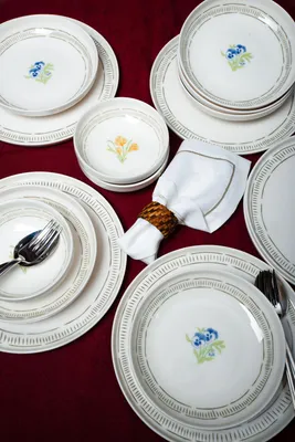 Image de Hermia Concept, ensemble de table de haute qualité (18 pièces) en porcelaine 100%, dimensions : 25 cm, 19 cm, 13 cm