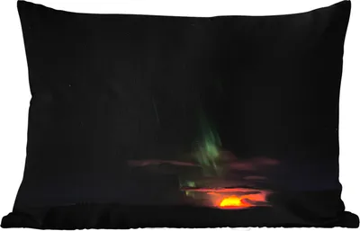 Produktbild von MuchoWow® Outdoor Kissen - Nordlichter - Sternenhimmel - Vulkan - 60x40 cm - Wetterfest - Lounge Kissen - Zierkissen - Kissen für Innenräume