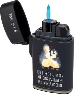 Produktbild von Mr. & Mrs. Panda sturmfeuerzeug Pinguine Einschlafen - Schwarz - Geschenk, Gasfeuerzeug, für Frauen, zündgerät, Partner, Feuerzeug, Feuerzeuge, Zünder, Freundin