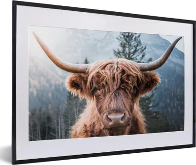 Produktbild von MuchoWow® Gerahmtes Poster Schottischer Highlander - Berge - Porträt 60x40 cm - Poster mit Schwarzem Bilderrahmen Wandposter Rahmen Foto Bilder - Schlafzimmer - Plakat in Rahmen - Drucken