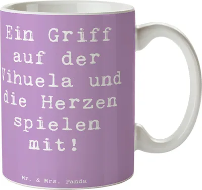 Produktbild von Mr. & Mrs. Panda Keramiktasse Spruch Vihuela Herzklang - Lavendeltraum - Geschenk, Tasse, Saiteninstrument, Kaffeebecher, Becher, Trinkbecher, Musiker, Renaissance, Pott