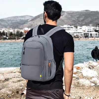 Obrázek produktu pro Uniqoos® Cestovní batoh do letadla, rozměry 40x20x25 cm – přihrádka na notebook 15,6 palců, šedá barva, materiál 800D nylon, lehký (cca 500 g), vhodný jako batoh na denní nošení do práce, na univerzitu a na cesty