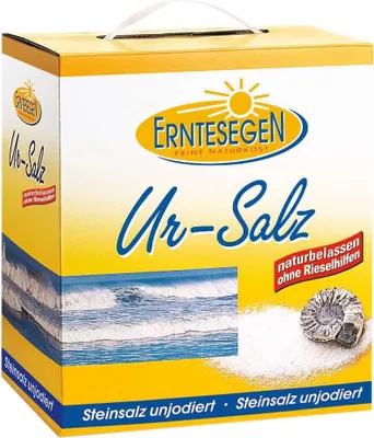 A cardboard box for Erntesegen Ur-Salz, a type of salt.