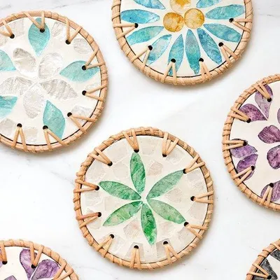 Immagine prodotto di Sottopiatti isolanti in bambù e Vetroceramica, per tè, caffè e tavola, set da 3 pezzi, disponibili in vari colori.