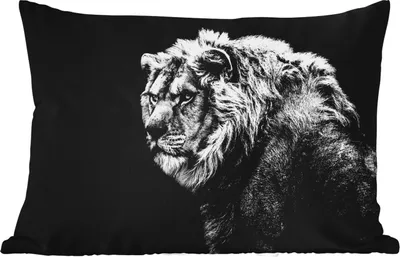 Produktbild von MuchoWow® Outdoor Kissen - Löwe - Porträt - Wildtiere - Schwarz - Weiß - 50x30 cm - Wetterfest - Lounge Kissen - Sofa kissen - Wohnzimmer Dekoration