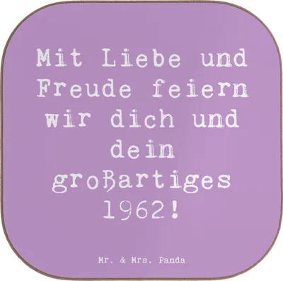 Produktbild von Mr. & Mrs. Panda Flaschenuntersetzer Spruch 1962 Geburtstag - Lavendeltraum - Geschenk, besonderer Jahrgang, Geburtsjahr, besondere Geschenke, Untersetzer Gläser, Coaster