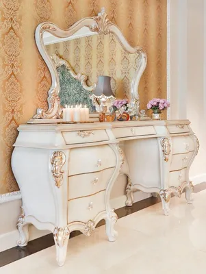 Produktbild von Casa Padrino Luxus Barock Schlafzimmer Set Weiß / Creme / Gold - 1 Schminkkommode & 1 Spiegel - Prunkvolle Schlafzimmer Möbel im Barockstil - Luxus Qualität