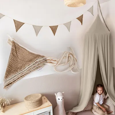 Imagen del producto de Guirnalda de banderines beige claro y beige oscuro con aplique dorado - De tela, 3 m