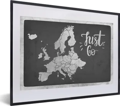 Produktbild von MuchoWow® Gerahmtes Poster Vintage Eurocard mit dem Text "Just go" - schwarz und weiß 40x30 cm - Poster mit Schwarzem Bilderrahmen Wandposter Rahmen Foto Bilder - Bilderrahmen - Poster im Rahmen
