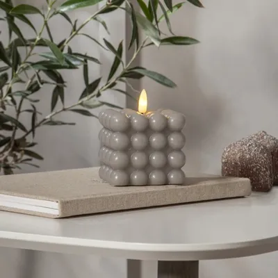 Zdjęcie produktu dla Świeca Led woskowa filarowa FLAMME DOT szara 9,5cm