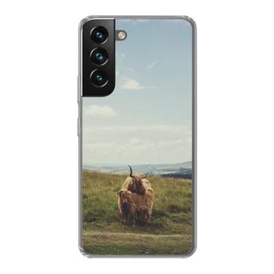 Produktbild von MuchoWow® Handyhülle Schutzhülle Hülle für Samsung Galaxy S22 Schottische Highlander - Gras - Wolken - Tiere Silikon Softcase Handy Hülle - Mobiltelefonhülle