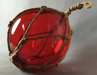 Produktbild von Deko Fischerkugel aus Glas rot 17 cm Tauwerk Netz