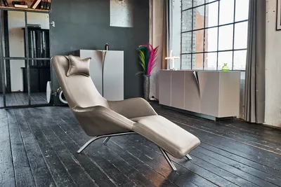 Produktbild von KAWOLA Relaxliege CAVAL Leder hellgrau