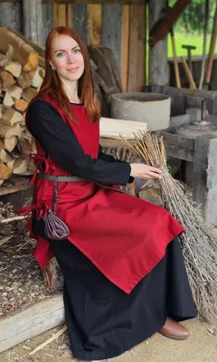 Produktbild von Klassisches Wikinger Überkleid rot "Lykke" XXL
