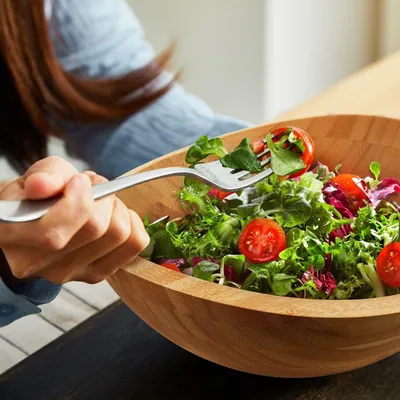 Produktbild von Ovale Salatschüssel aus Bambus - Natürlich, leicht zu reinigen